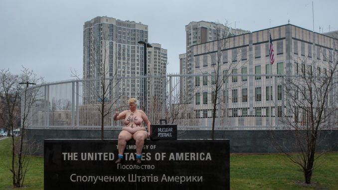 Femen в образе Трампа