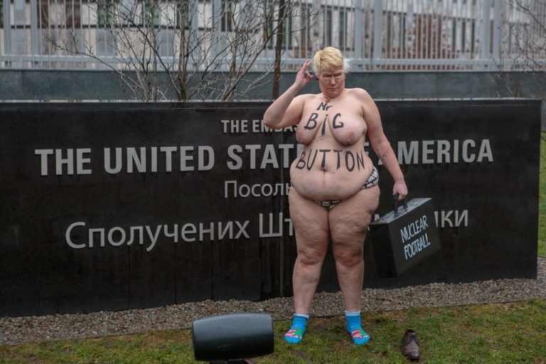 Femen в образе Трампа