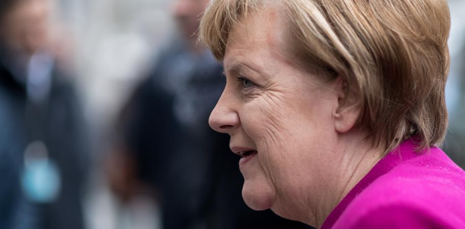 Chancellor Angela Merkel of the Christian Democratic Union (CDU) arrives at the Willy-Brandt-House to participate in coalition negotiations in Berlin, Germany, 2 February 2018. Photo: Bernd von Jutrczenka/dpa