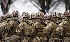 Valdība atbalsta krīzes gadījumā Latvijas armijā uzņemt ārvalstu pilsoņus, tostarp no Ukrainas