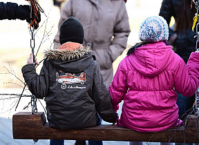 Rīgā policisti no antisanitāriem apstākļiem izņem četrus mazus bērnus