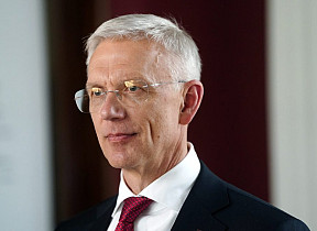 Kariņam atjauno Saeimas deputāta mandātu