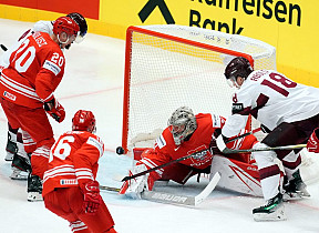 Latvijas hokejisti pasaules čempionātu sāk ar grūtu uzvaru papildlaikā pār Poliju