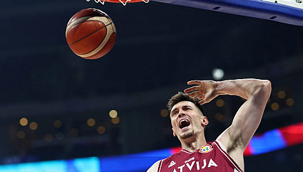 Latvijas basketbolisti uzvar Itāliju un cīnīsies par piekto vietu Pasaules kausā