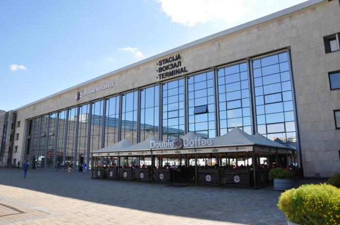 Рига вокзал железнодорожный. Ж/д вокзал рига. Рига латвия железнодорожный вокзал. Рига жд вокзал. Латышский вокзал.