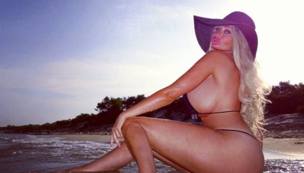 Скандальная Ким Кардашьян обнажила грудь и большие ягодицы на пляже в Малибу – Люкс ФМ
