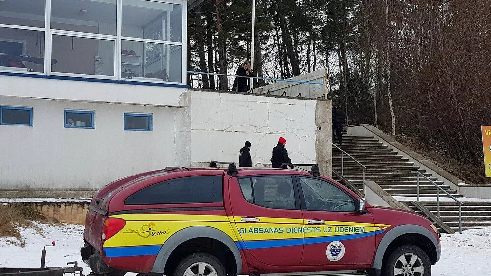 jurmala-algo-specialistus-kas-ziema-sez-glabsanas-stacija-un-vero-juru-5