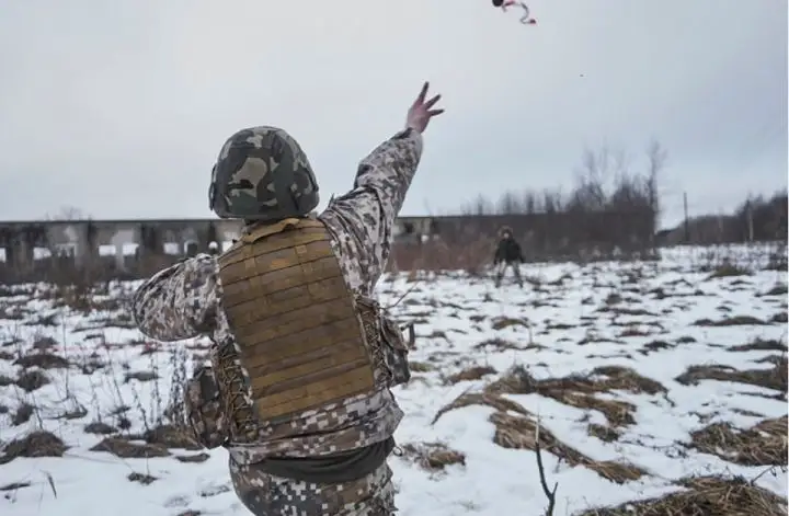 Militāro apmācību laikā miris zemessargs