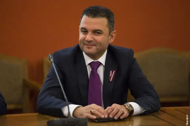 Abu Meri solās gādāt par veselības pakalpojumu pieejamību iedzīvotājiem