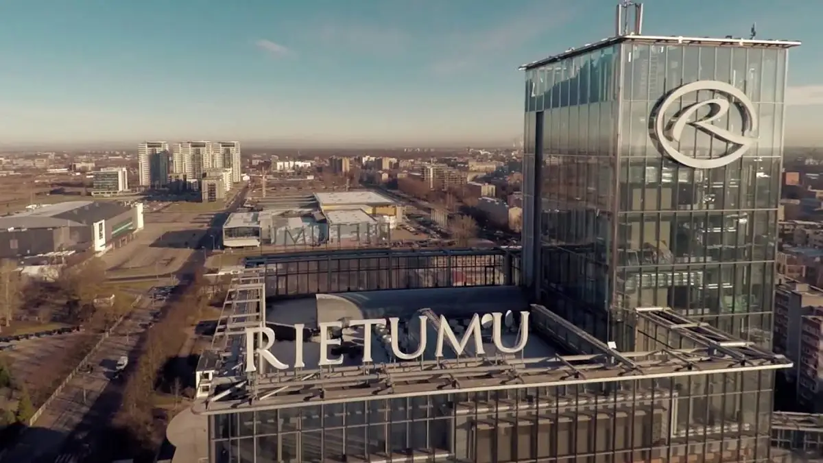 Глава Rietumu Banka предложила полностью отменить подоходный налог