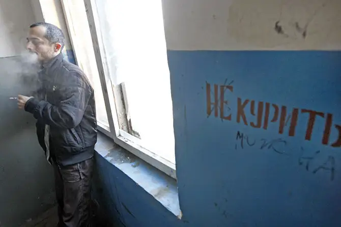 Пытка абстиненцией? Курение в тюрьмах Латвии ограничат новыми правилами