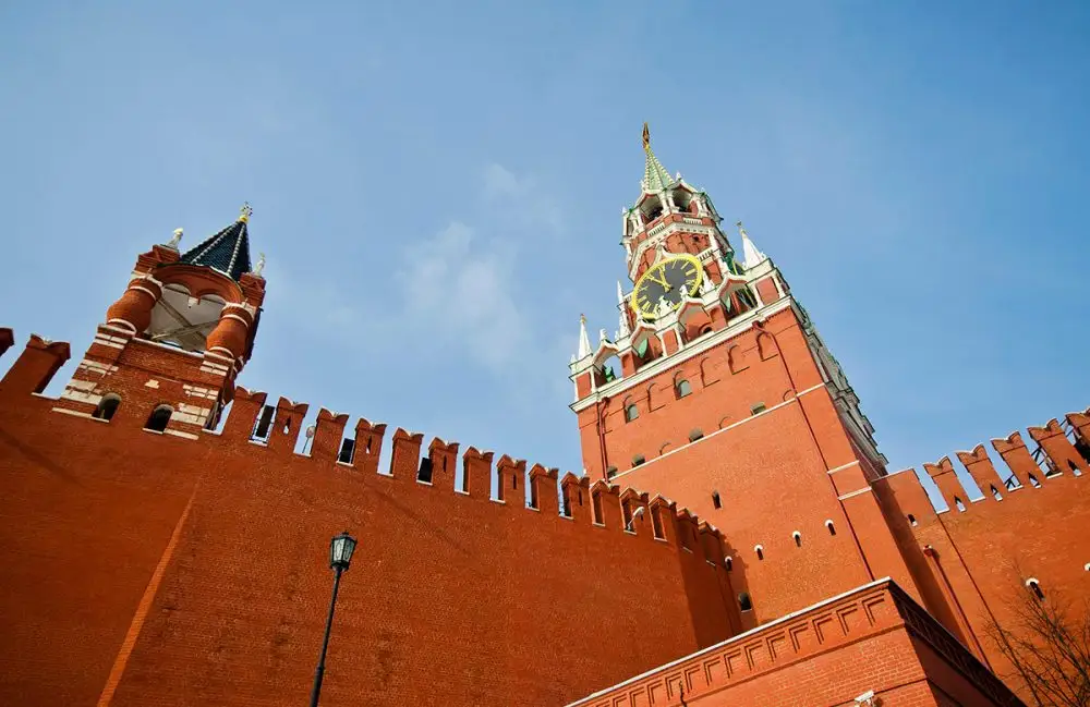 ES sankcijām pakļauts Putina palīgs un Krievijas bankas