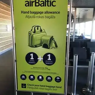 «Билеты стоят немало, а сервиса никакого!» Постоянный клиент airBaltic возмущена правилами национального перевозчика