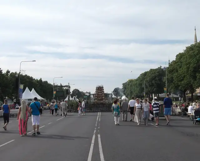 Rīgas svētku laikā satiksmei slēgs 11.novembra krastmalas posmu