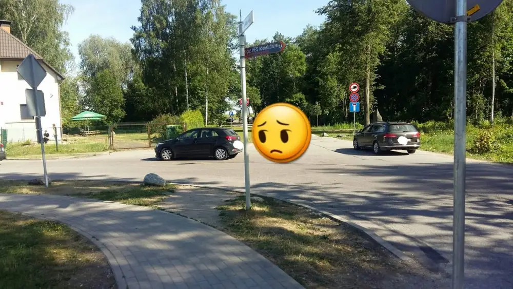 В Саласпилсе поезд насмерть сбил человека: движение приостановлено