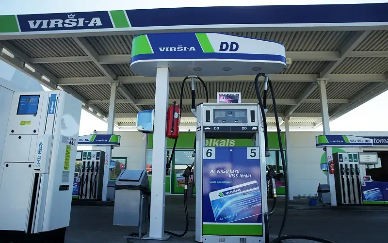 «Virši»: Iedzīvotāji ierobežojumu laikā degvielas uzpildes stacijas vakaros primāri izmanto pārtikas iegādei
