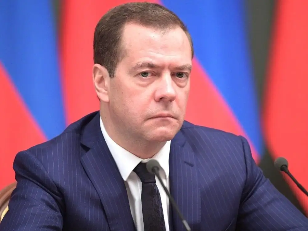 Трамп посоветовал Медведеву «следить за словами»