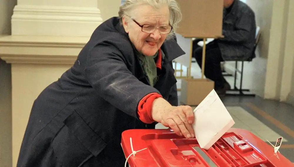 Politoloģe: Matemātiski pastāv potenciāls savākt parakstus Saeimas atlaišanas referenduma ierosināšanai
