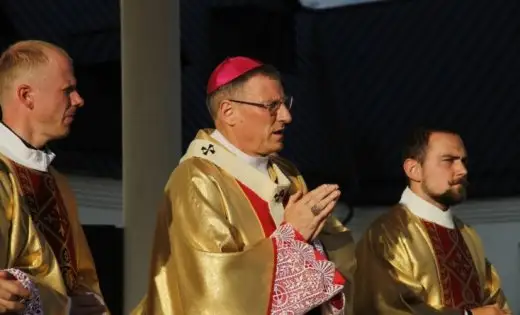 Arhibīskaps Stankevičs svētkos novēl katram atrast mieru