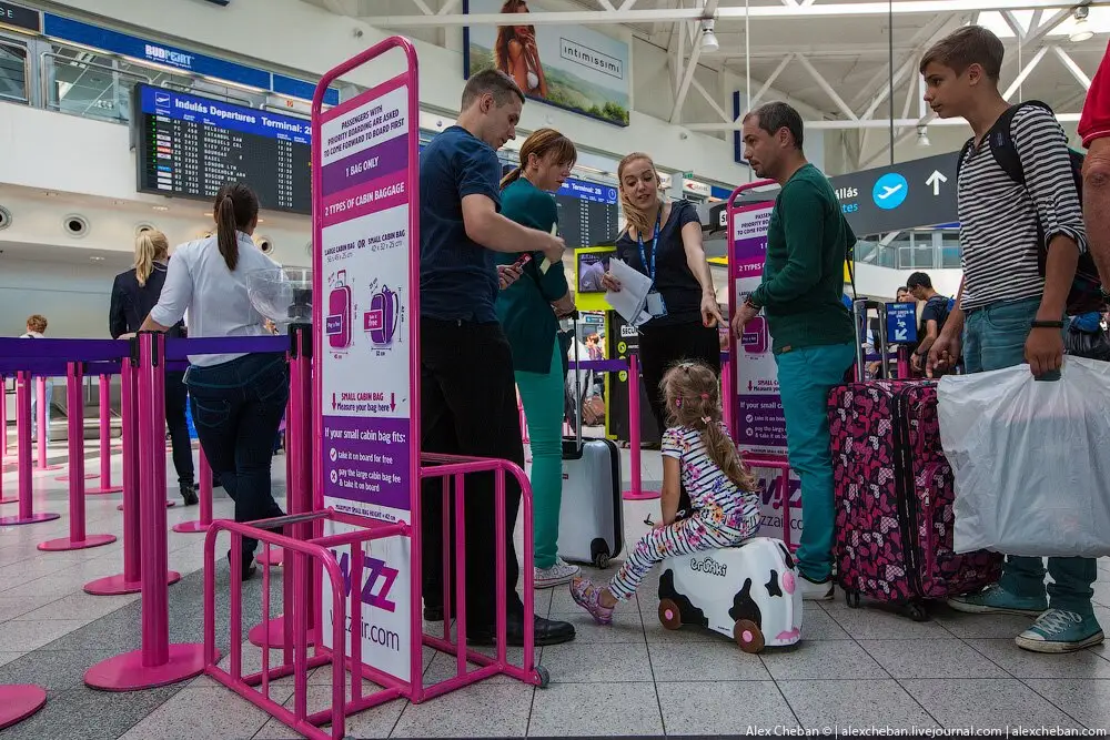 Доплатите 65 евро: Wizz Air стал применять новые требования к подушкам для шеи