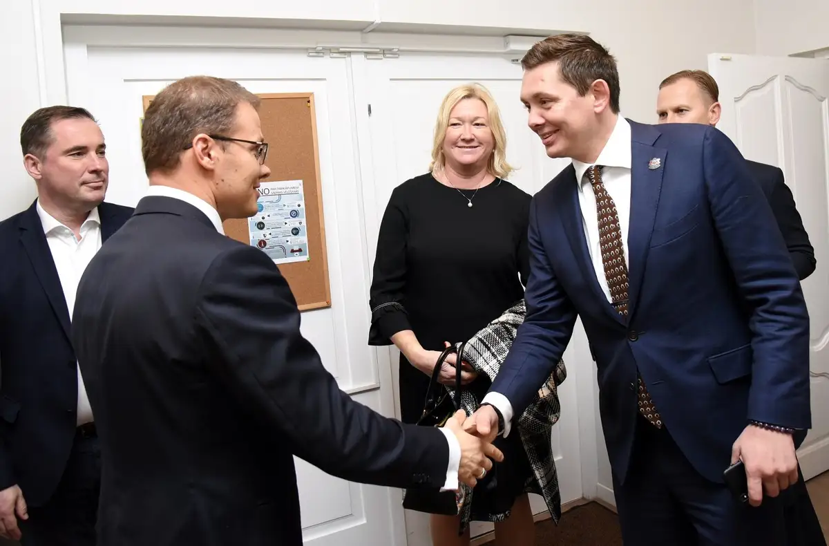 «KPV LV» valde atsauc parakstu no koalīcijas līguma, bet frakcijas vadība to neatbalsta