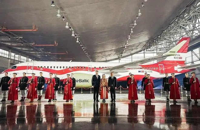 «airBaltic» visiem darbiniekiem pieprasīs vakcinēšanos pret Covid-19