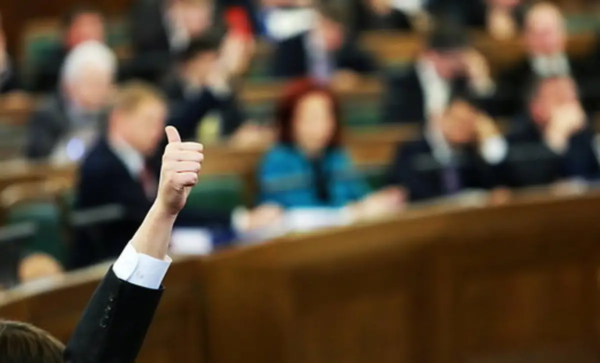 Vāc parakstus par alkohola reibuma testiem Saeimas deputātiem