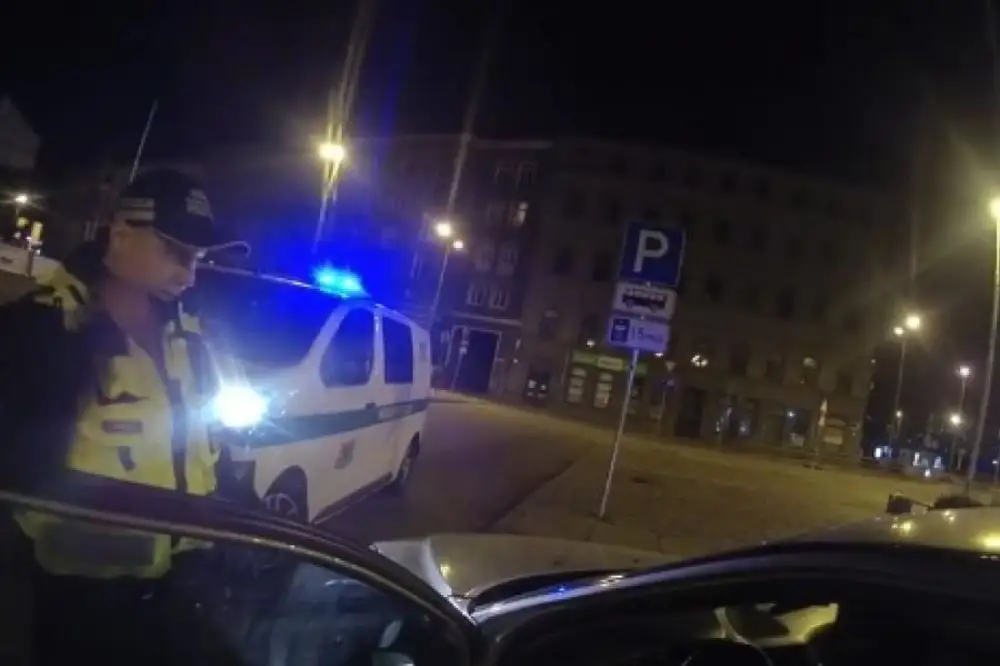 Par auto vadīšanu reibumā un bez tiesībām 8.klases skolēnam piespriež piespiedu darbu