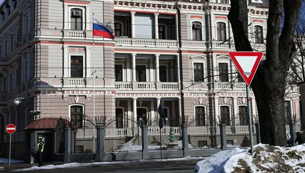 Посольство РФ в Латвии получило посылку с веществом неизвестного происхождения