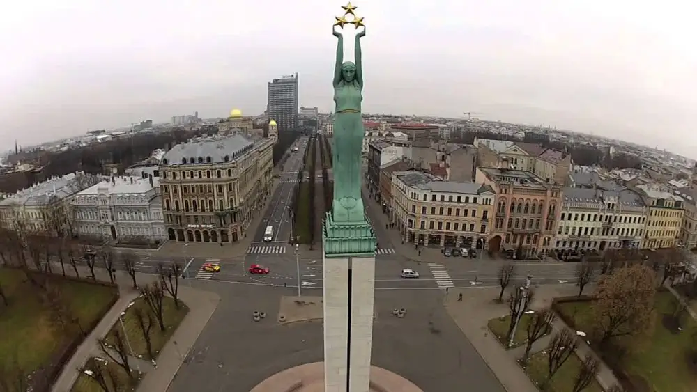 Ceturtdien Rīgā, Brīvības ielā, vairāk nekā trīskārt pārsniegta pieļaujamā putekļu koncentrācija gaisā