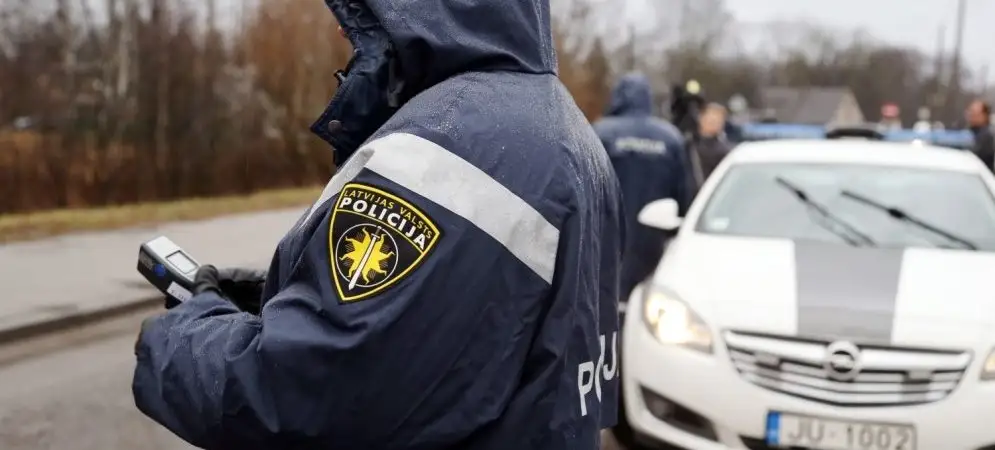 В Резекне взрывом провреждены микроавтобус и несколько автомашин (ДОПОЛНЕНО)