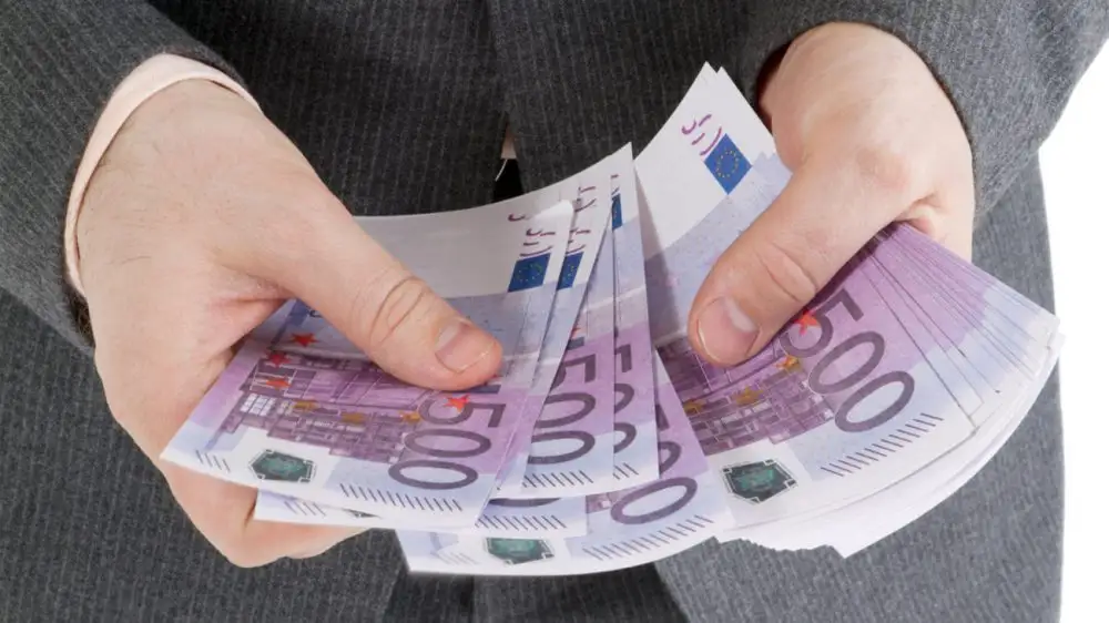 Eiropas Komisija: Jaunatnes nodarbinātības atbalstam būtu jātērē vismaz 22 miljardi eiro