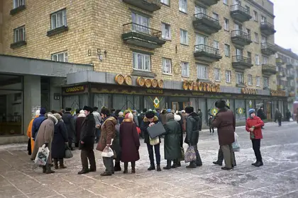 В магазины будут пускать по очереди? Минэкономики о новых правилах