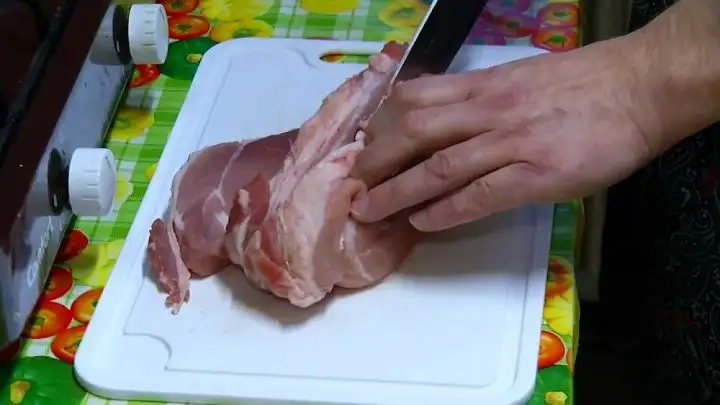Что нам продают под видом мяса и рыбы: как отличить шприцованный продукт