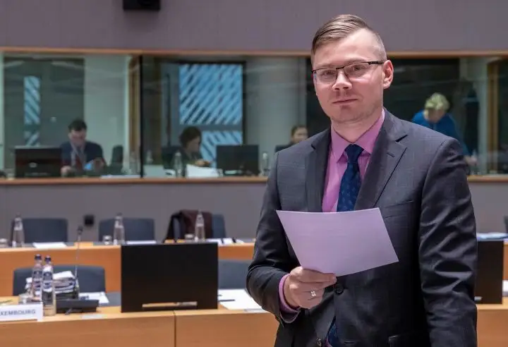 NA politiķis: Vajadzētu atbalstīt 50 eiro aptiekas dāvanu kartes piešķiršanu par balstvakcināciju personām no 60 gadu vecuma