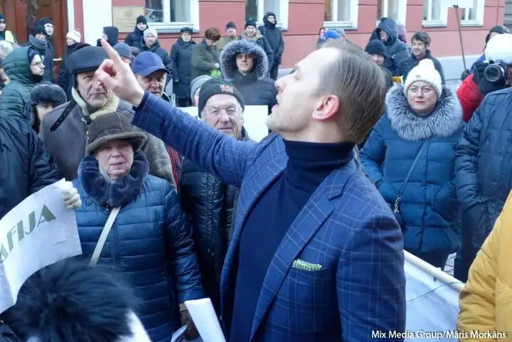 Жена Гобземса Криста о слежке за собой и выстрелах возле их дома