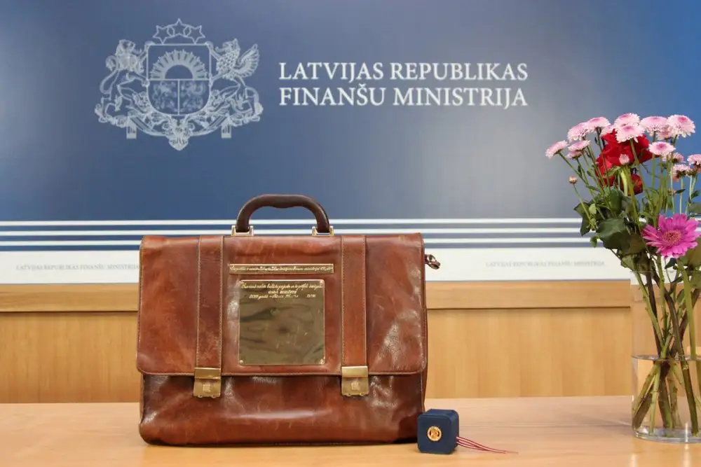 Opozīcija nākamā gada budžetu dēvē par nīkulības budžetu