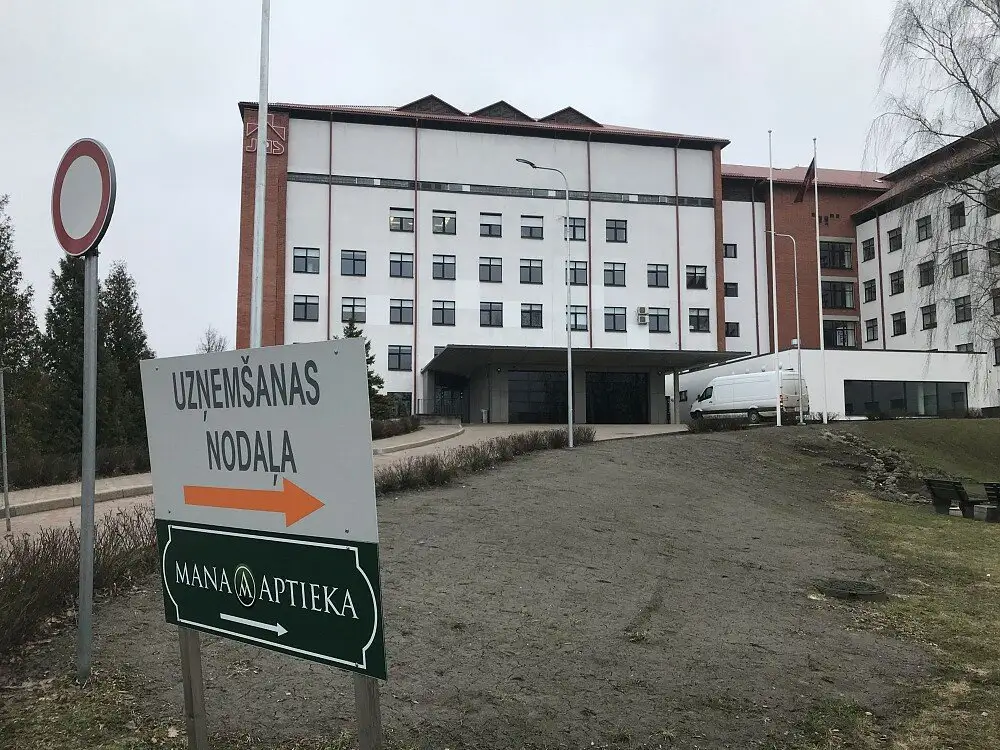Prokurors nav apmierināts ar kukuļņemšanā apsūdzētā Jelgavas slimnīcas vadītāja Ķipura attaisnošanu