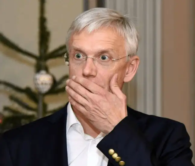 Пост латвийской писательницы о Кариньше в Facebook заблокировали: причина — «разжигание войны»
