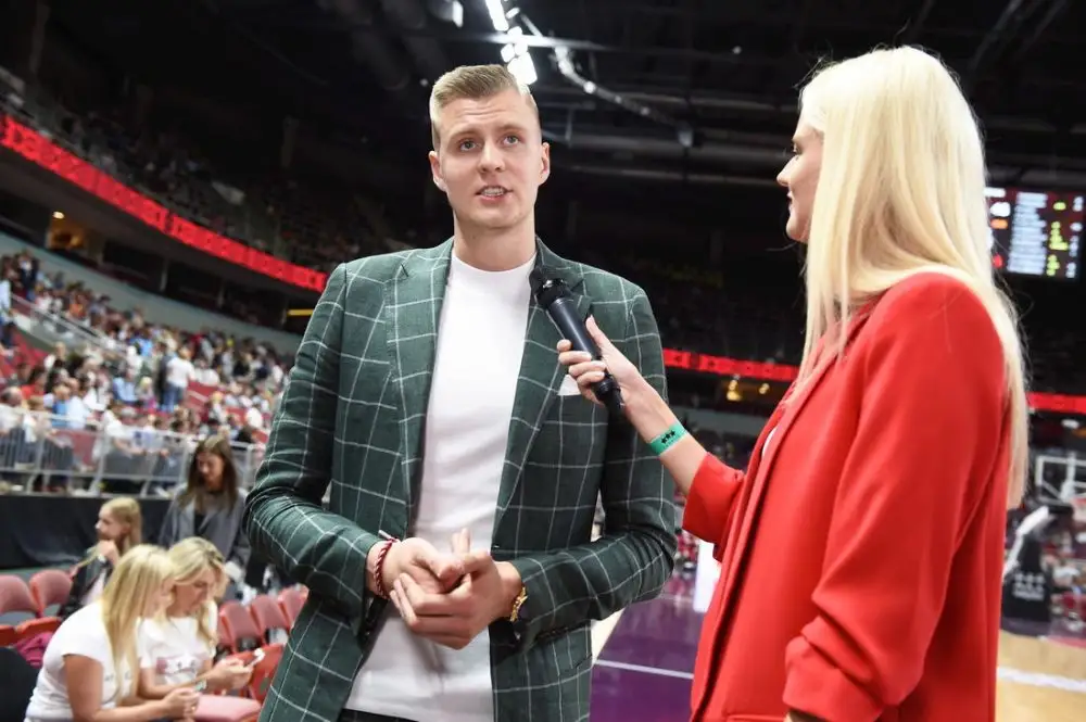 Porziņģis ar 14 punktiem palīdz «Mavericks» uzvarēt