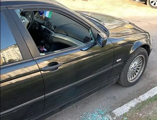 В Плявниеках объявилась шайка: бьют стёкла машин и воруют магнитолы.  Не брезгуют и кожей салона