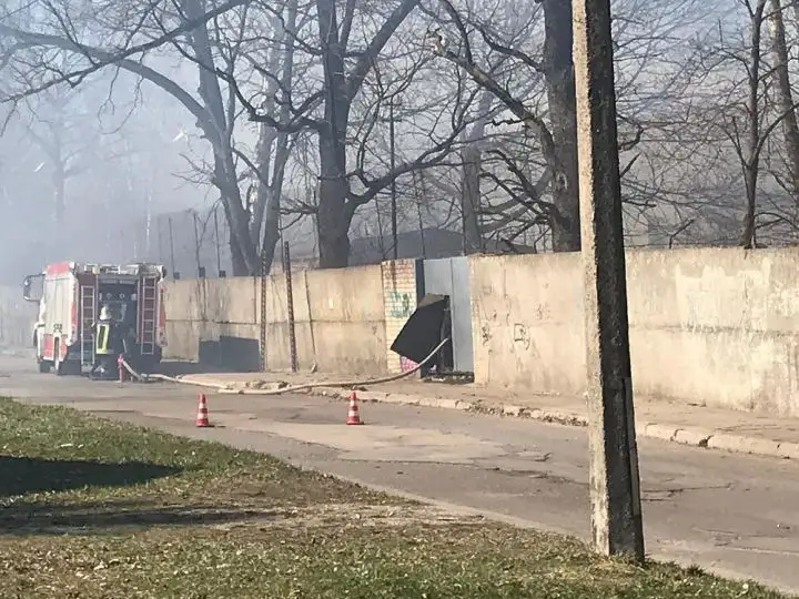 Пожар в Пардаугаве: очевидцы сообщают о взрывах (ВИДЕО)
