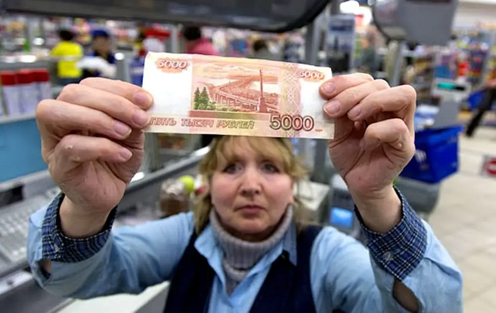 В России впервые за 100 лет наступил дефолт по внешнему долгу: Bloomberg