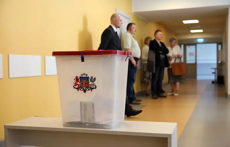 Латвийцы за рубежом смогут голосовать на выборах в Европарламент по почте; что для этого нужно
