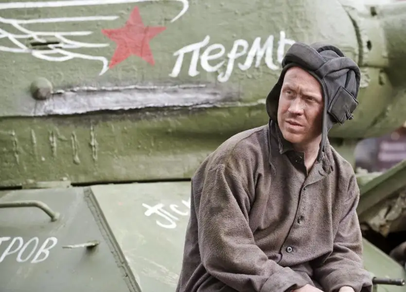 Зритель хочет гламурной войны: чем объясняется успех фильма «Т-34»