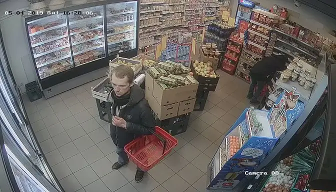 В магазинчик на Авоту повадился вор: специализируется на сыре и масле