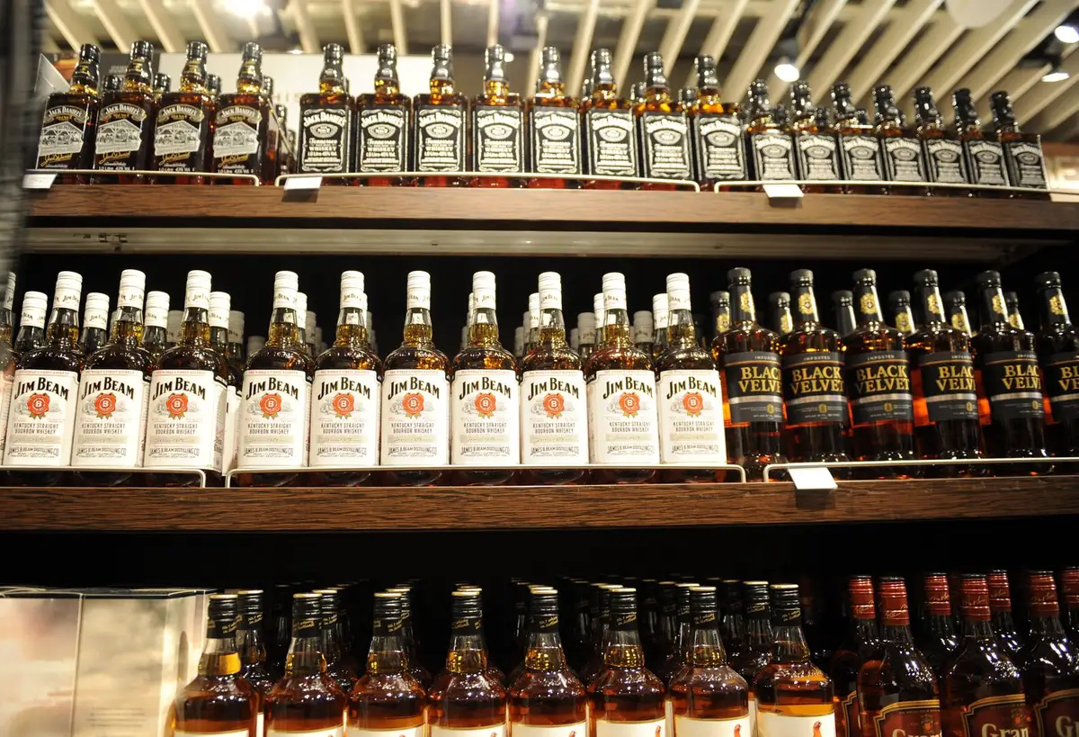 Veselības ministrija iebilst pret alkohola tirdzniecību internetā