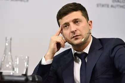 Зеленский озадачил пользователей сети странным поведением (видео)