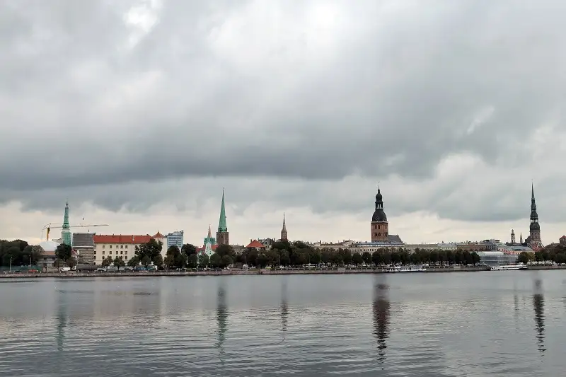 Aptauja: Trešdaļa rīdzinieku vēlas pārcelties dzīvot uz citurieni