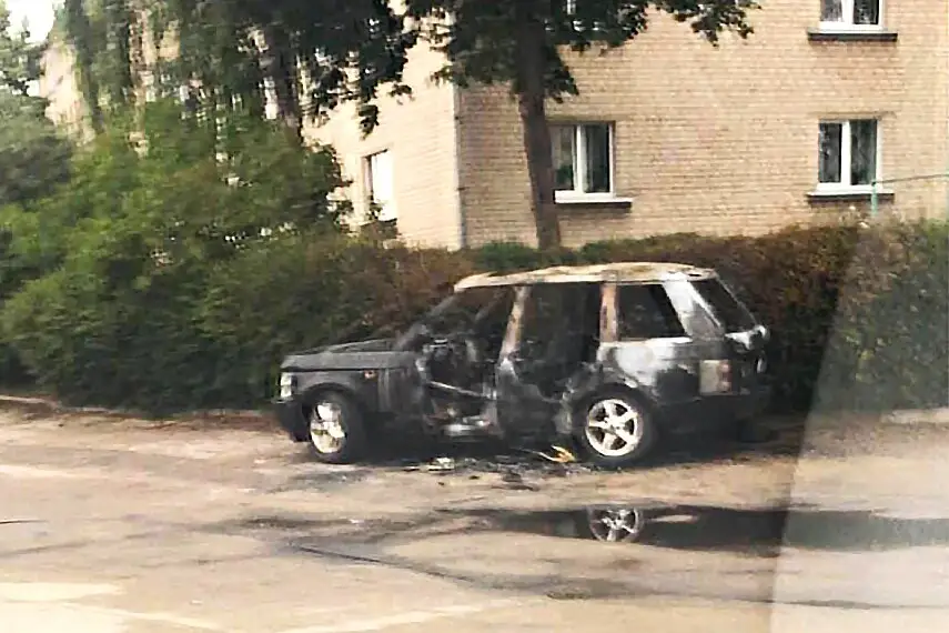 После поджогов автомобилей в микрорайонах Даугавпилса усилено патрулирование